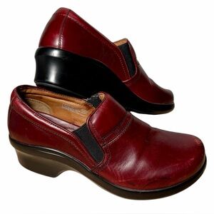 Ariat Sutter Clogs Maroon Leather ATS Soles Slip-On Loafers Women’s‎ 9.5 B